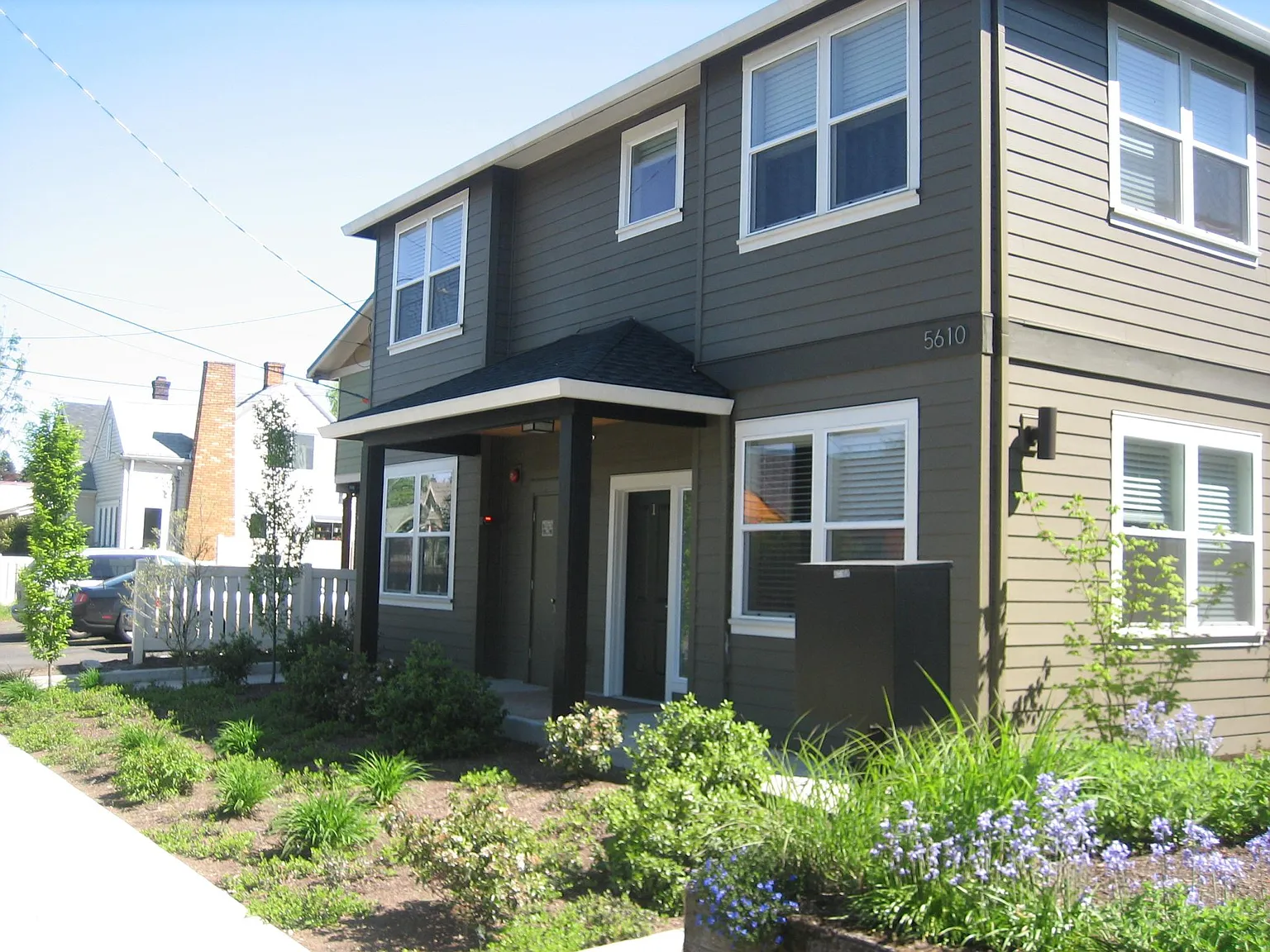 5610 N Greeley Ave APT 1 photo 1