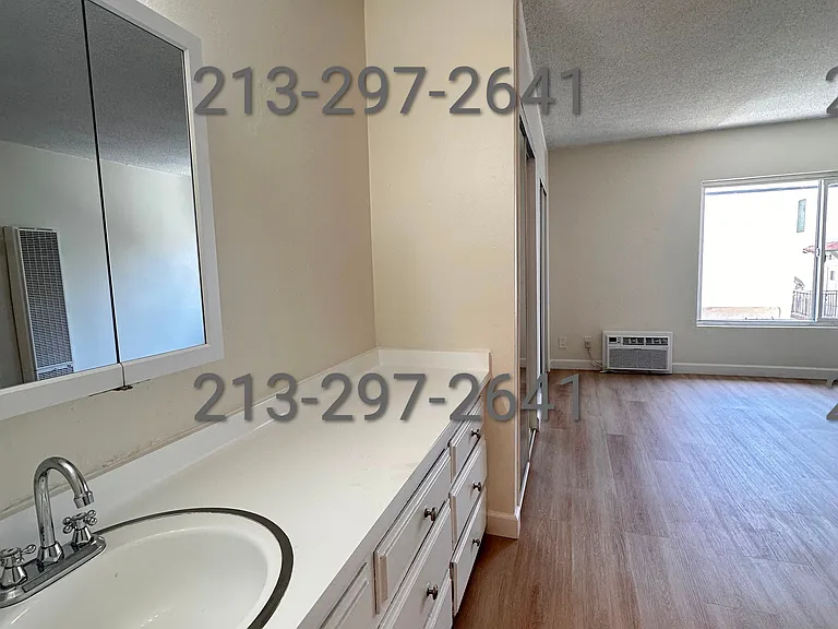 1154 N Gower St #19 — Photo 5