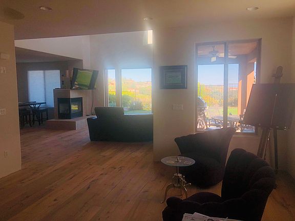 3rd image of 1042 Gamay Dr