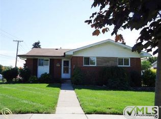 30954 Ferntree St, Roseville, MI 48066