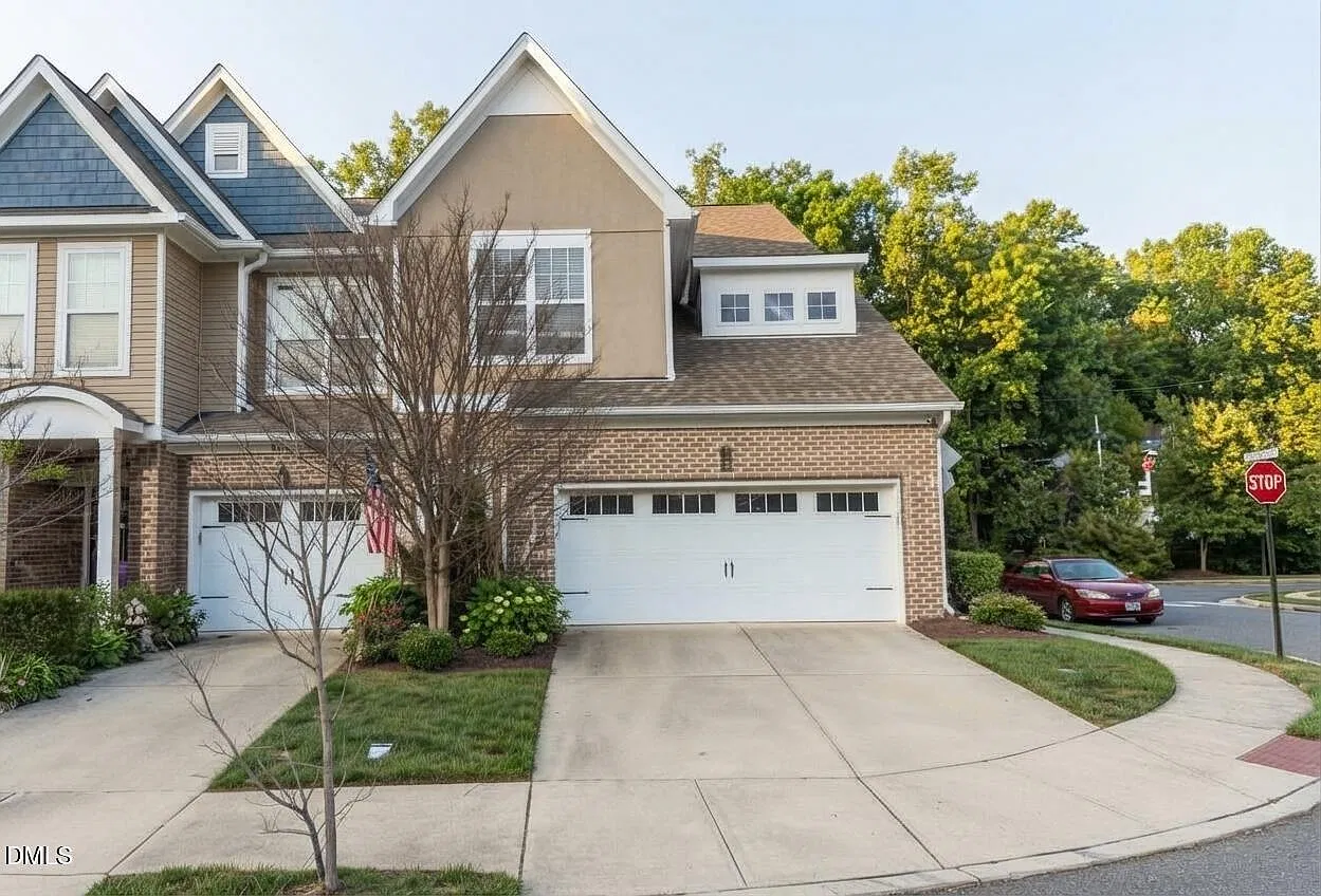 3 bed, 2.5 bath, 2450 sqft, $2,695 — Photo 1