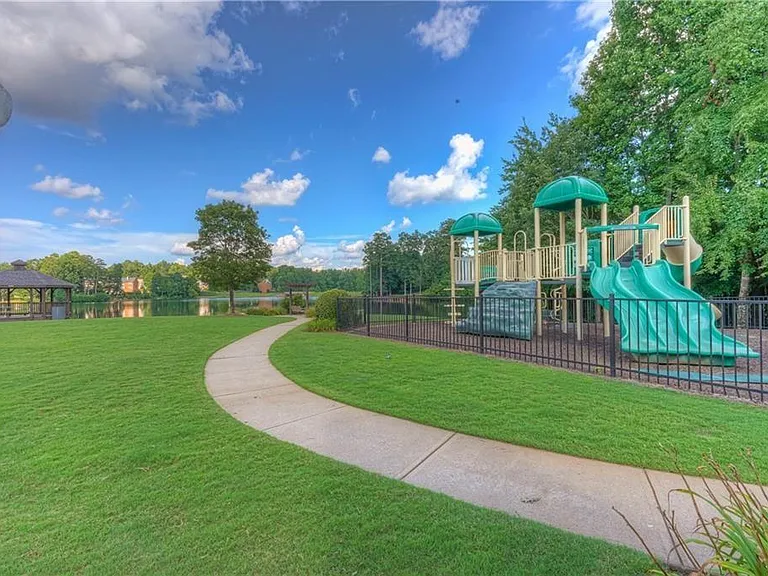 1695 Montcliff Dr — Photo 38