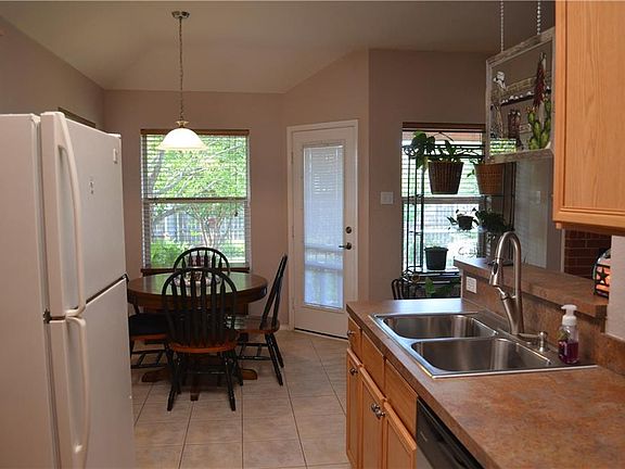 3rd image of 1509 River Trail Dr