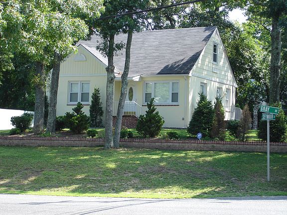 2nd image of 95 Gray Ave