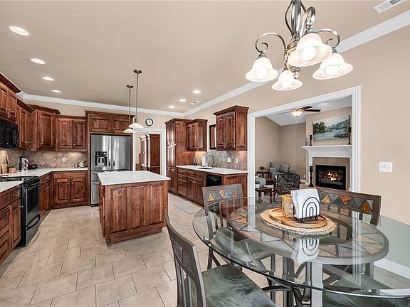 3rd image of 73 Eddleston Dr