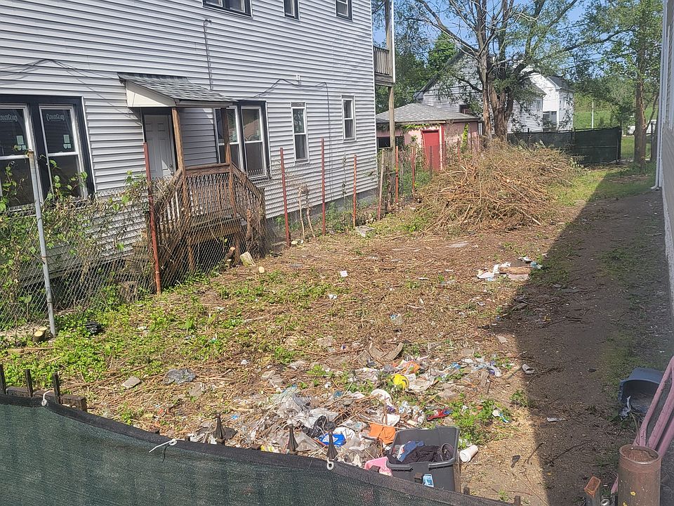 2nd image of 8415 S Mackinaw Ave