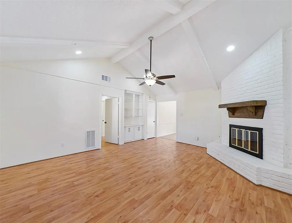 3 bed, 2.0 bath, 1828 sqft, $1,995 — Photo 4