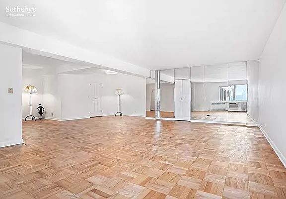 4th image of 25 Sutton Pl S APT 16L