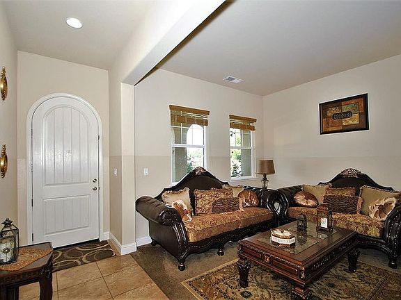 4th image of 7953 N Justin Ave