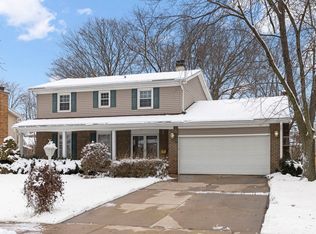 1785 Windsor Dr, Wheaton, IL 60189