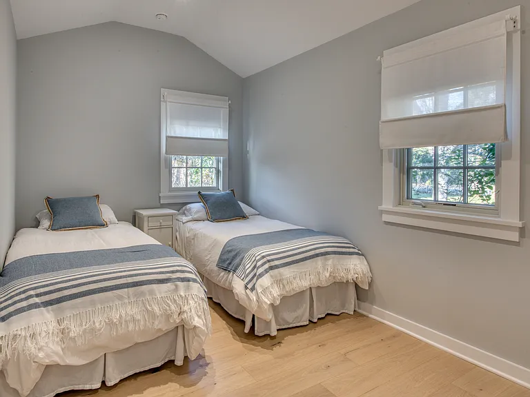 130 Village Ln — Photo 8