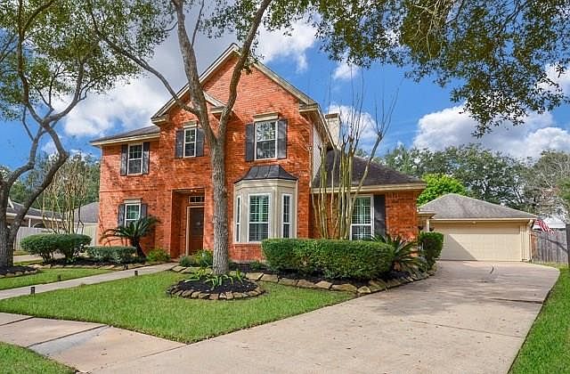 On a very large lot, this gorgeous home is truly inviting. Thereâs nothing like that feeling when driving home after a long day and you pull up in this marvelous driveway.