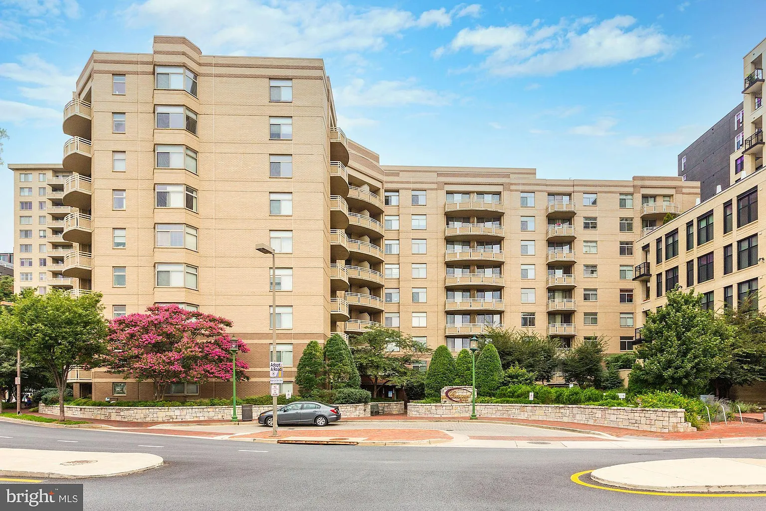 7111 Woodmont Ave APT 508 photo 1