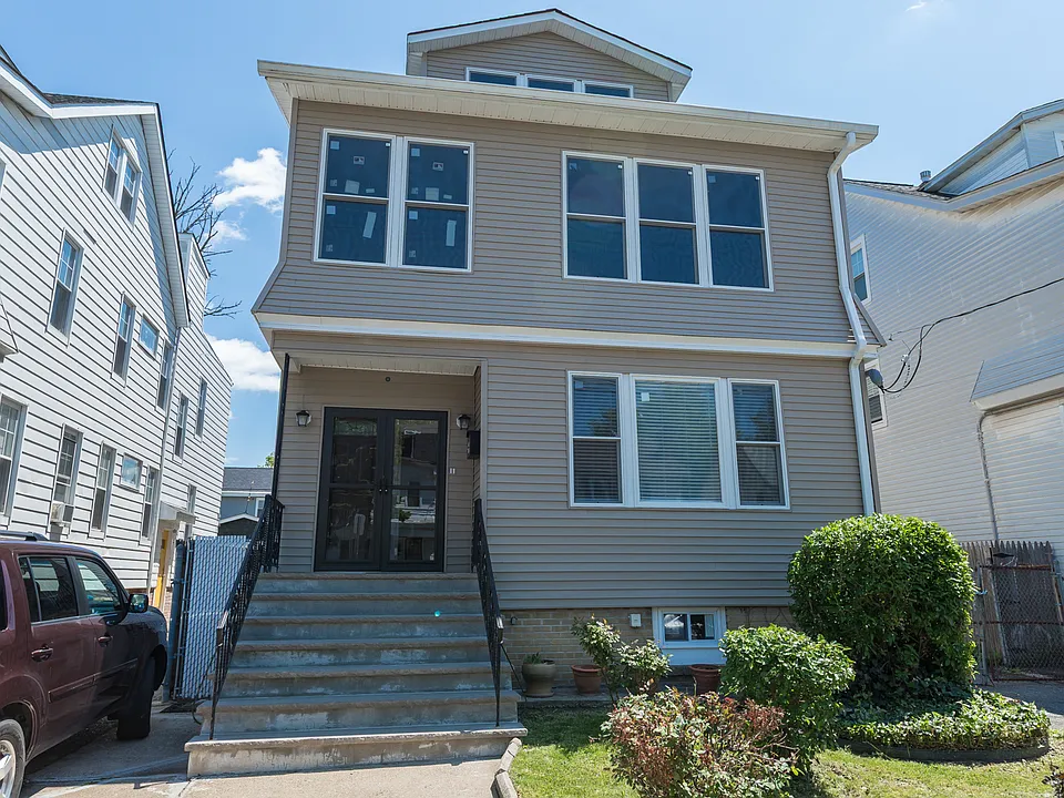 182 Ellery Ave #2