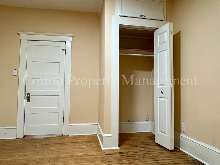 315 S 15th St — Photo 16