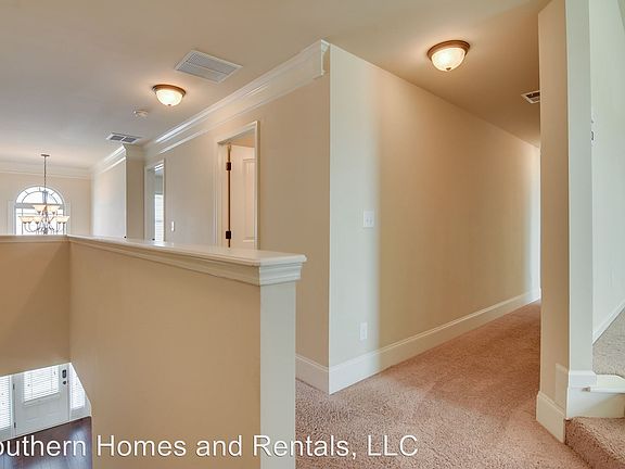 3rd image of 4034 Lakewood Dr