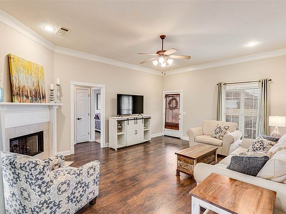 3rd image of 108 Laurel Park Pl