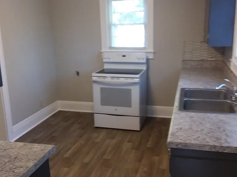 512 Belmont St — Photo 12