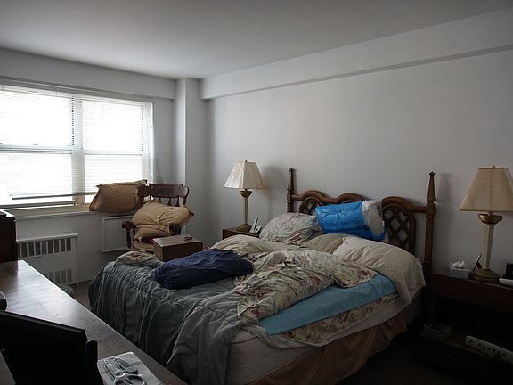 4th image of 2940 W 5th St APT 18B