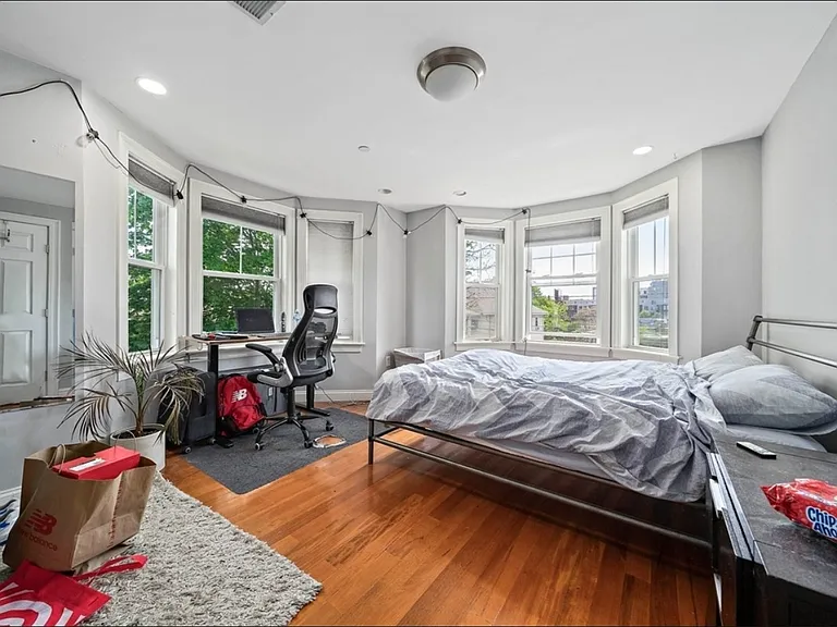 32 Adamson St #E — Photo 6