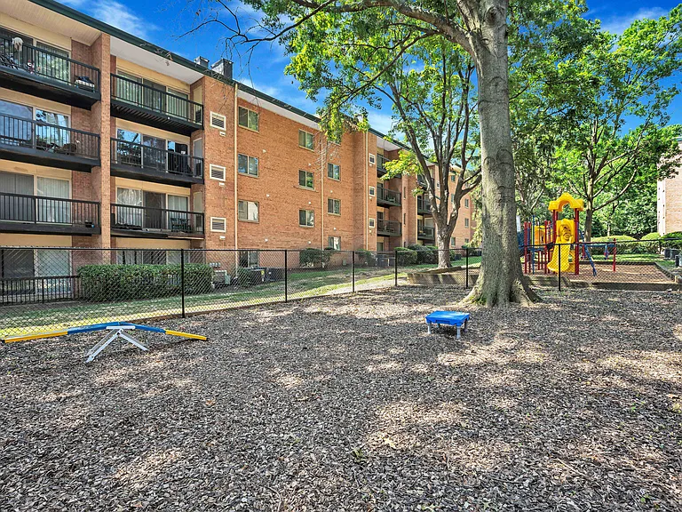 101 North Ripley Apartments — Photo 20