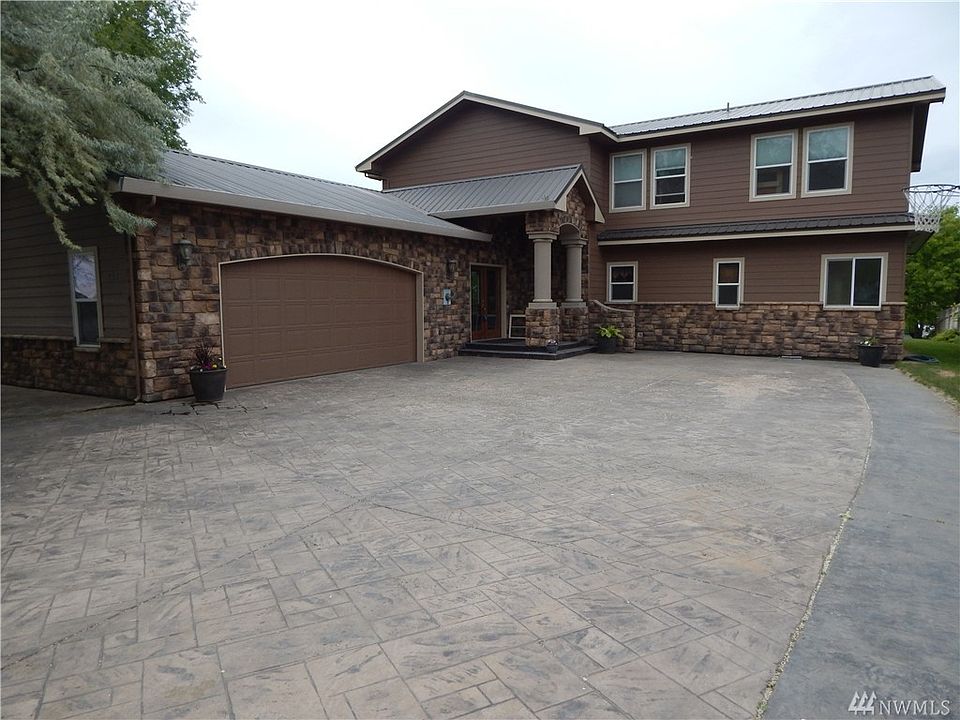 1st image of 804 Camas Pl