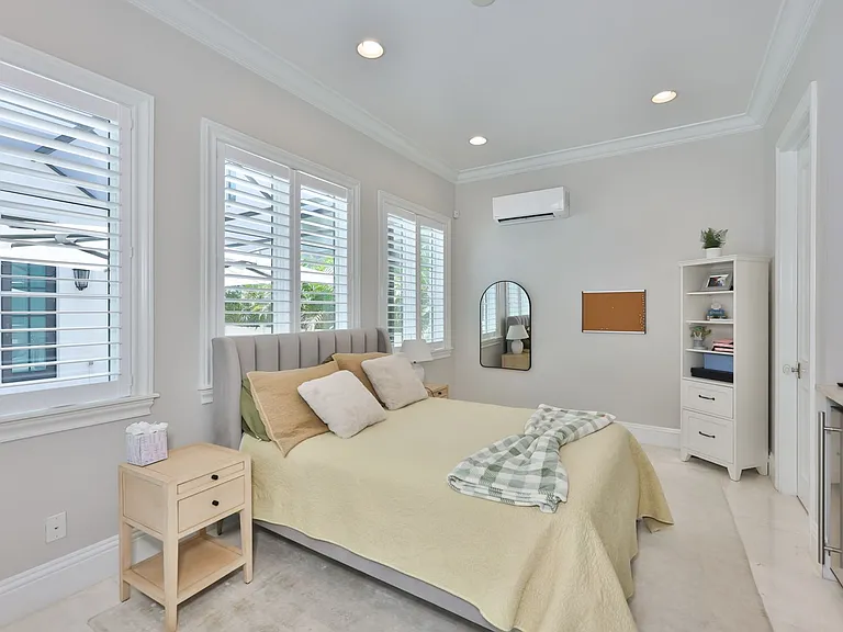 629 Riviera Dr — Photo 49
