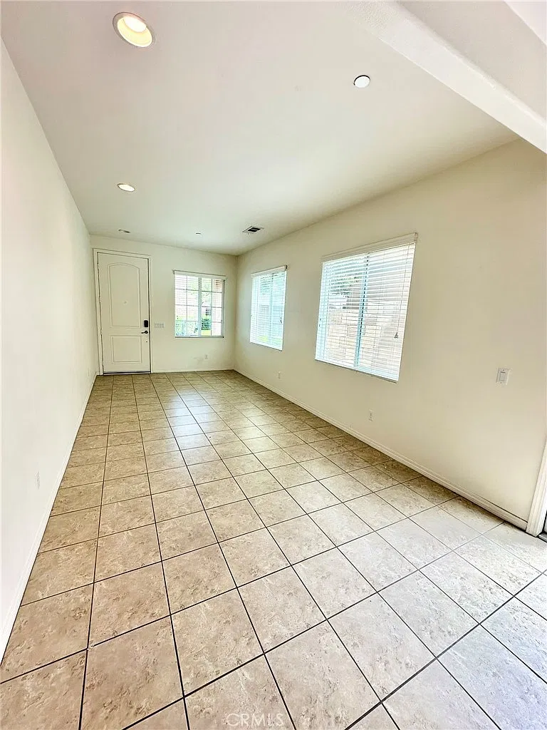 3 bed, 2.5 bath, 1857 sqft, $3,400 — Photo 3