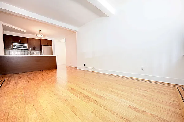 Rented by Urbane Brokerage | media 11