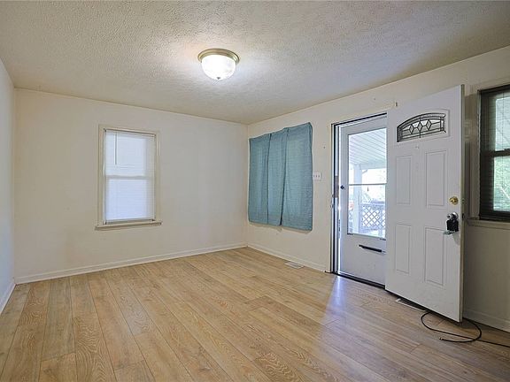 4th image of 44 Walnut St