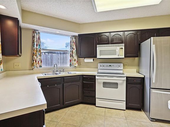 3rd image of 606 Carrollton Ave