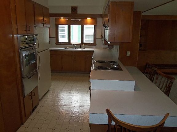 4th image of 702 Roosevelt Ave