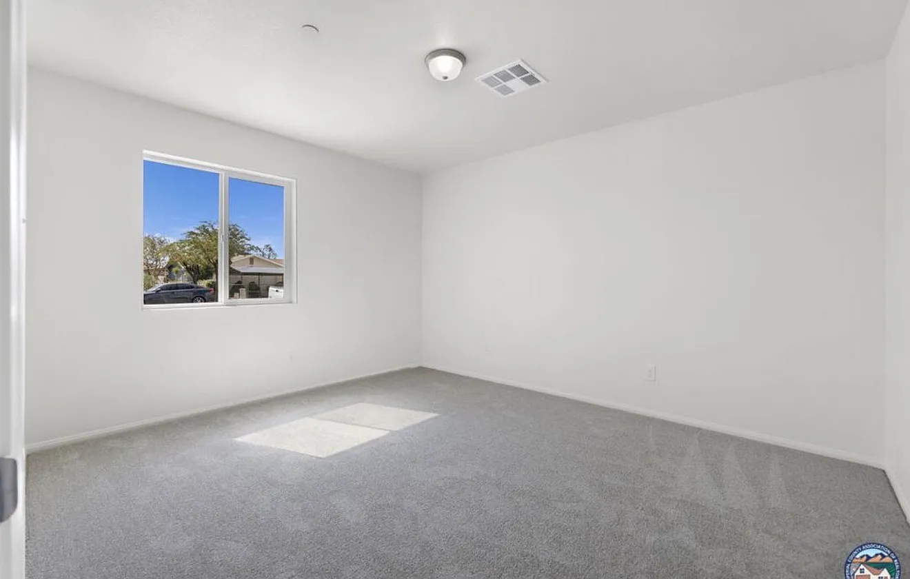 3 bed, 1200 sqft, $2,550 — Photo 3