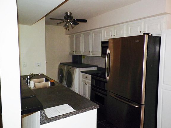 4th image of 1026 Cove Dr