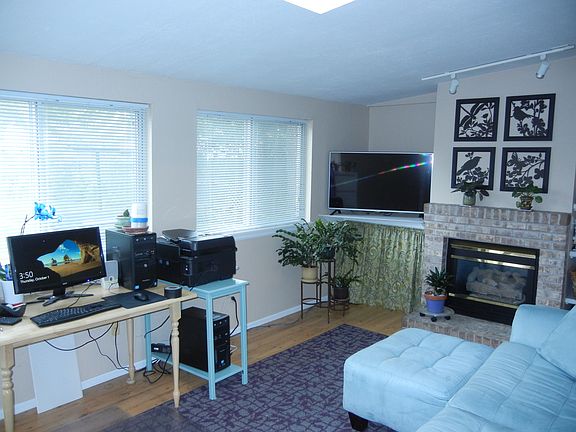 5th image of 1110 N Elm St