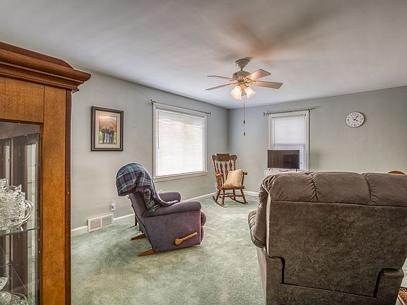 5th image of 821 Scott St