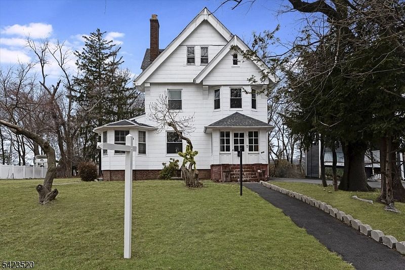 1st image of 253 Midland Ave