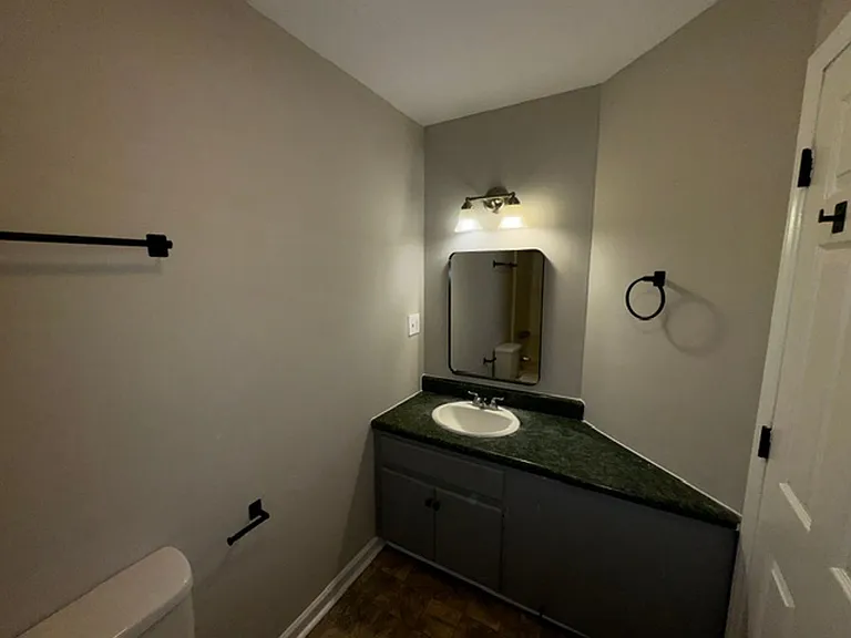 216 W Lee Ave — Photo 6