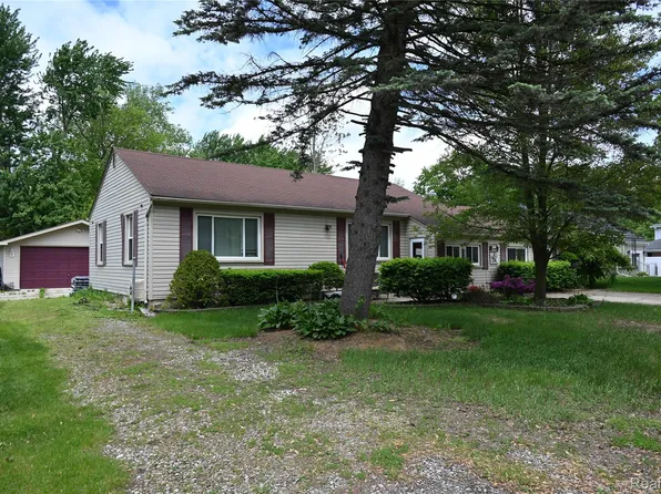 23744 Liddle St, Brownstown, MI 48183