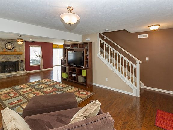 5th image of 5614 W Woodview Trl