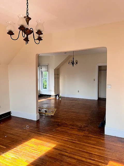 5 bed, 2000 sqft, $2,500 — Photo 2