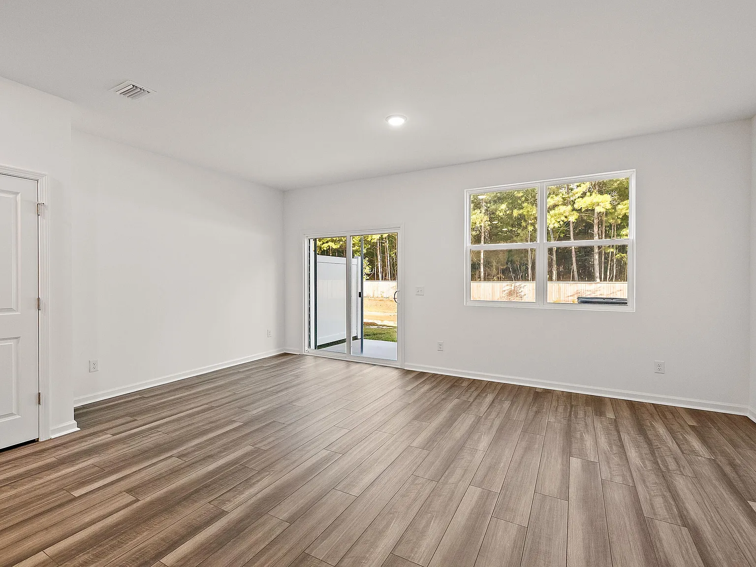 3 bed, 2.0 bath, 1386 sqft, $2,095 — Photo 3