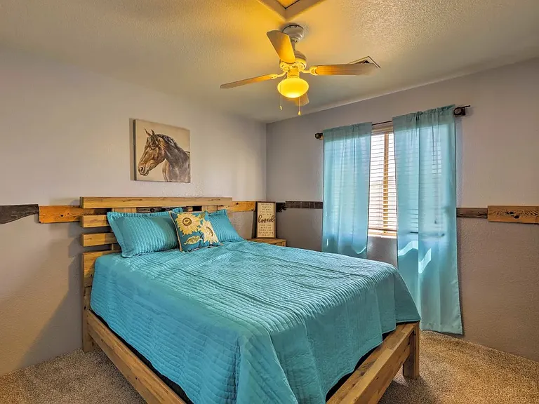 Third bedroom. Queen bed.