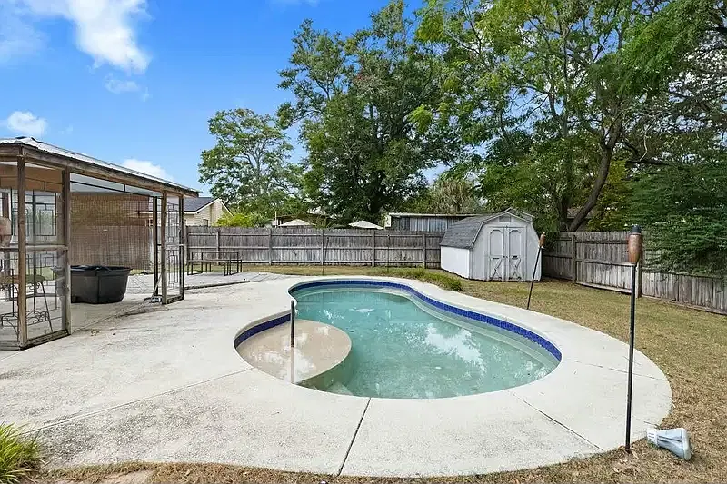 3 bed, 1376 sqft, $2,300 — Photo 1