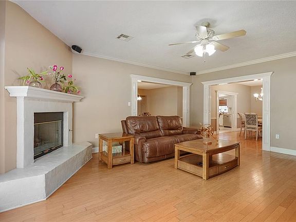 5th image of 100 Westwood Dr