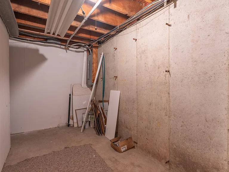 1318 Evergreen — Photo 15
