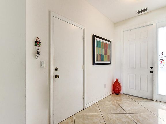 3rd image of 305 Seminole Palms Dr