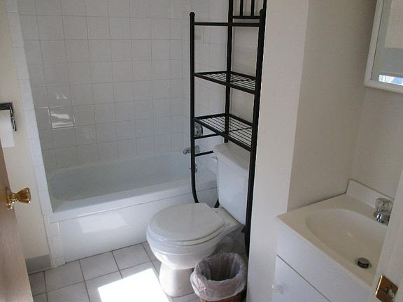 5th image of 457 Shirley St #1560978