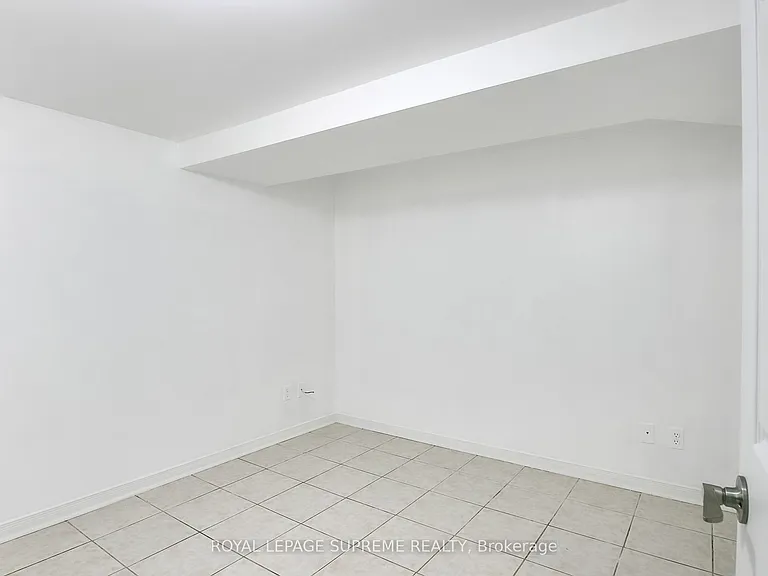 422 Oakwood Ave #BASEMENT — Photo 12