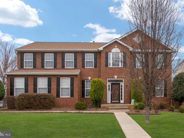 5 Pebble Beach Dr, Stafford, VA 22554